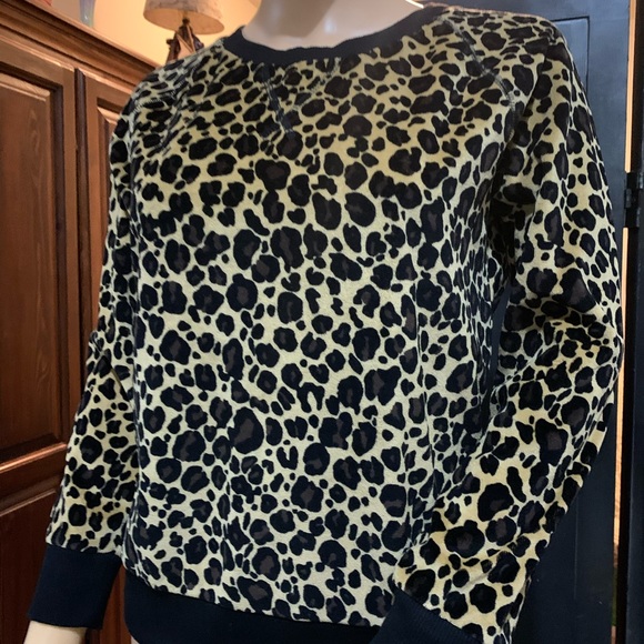 Cheetah Print Top 🐾🐆 - Picture 1 of 2